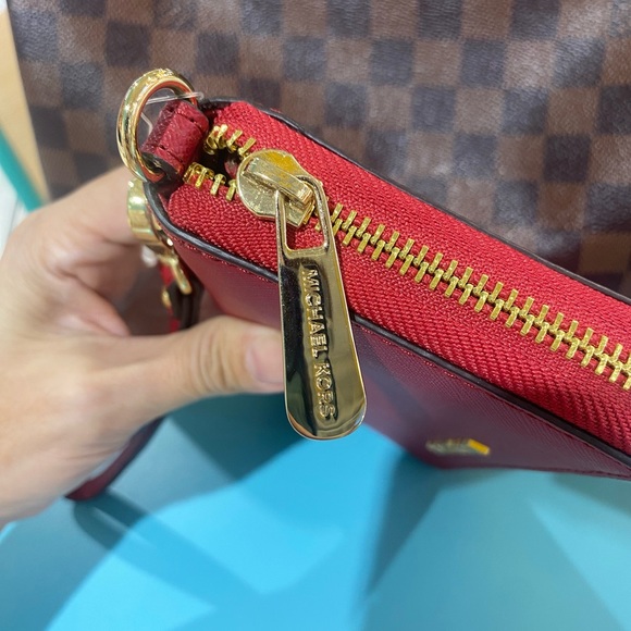 BRAND NEW AUTHENTIC MICHAEL KORS ZIPPY WALLET 😍❤️ - Picture 10 of 16